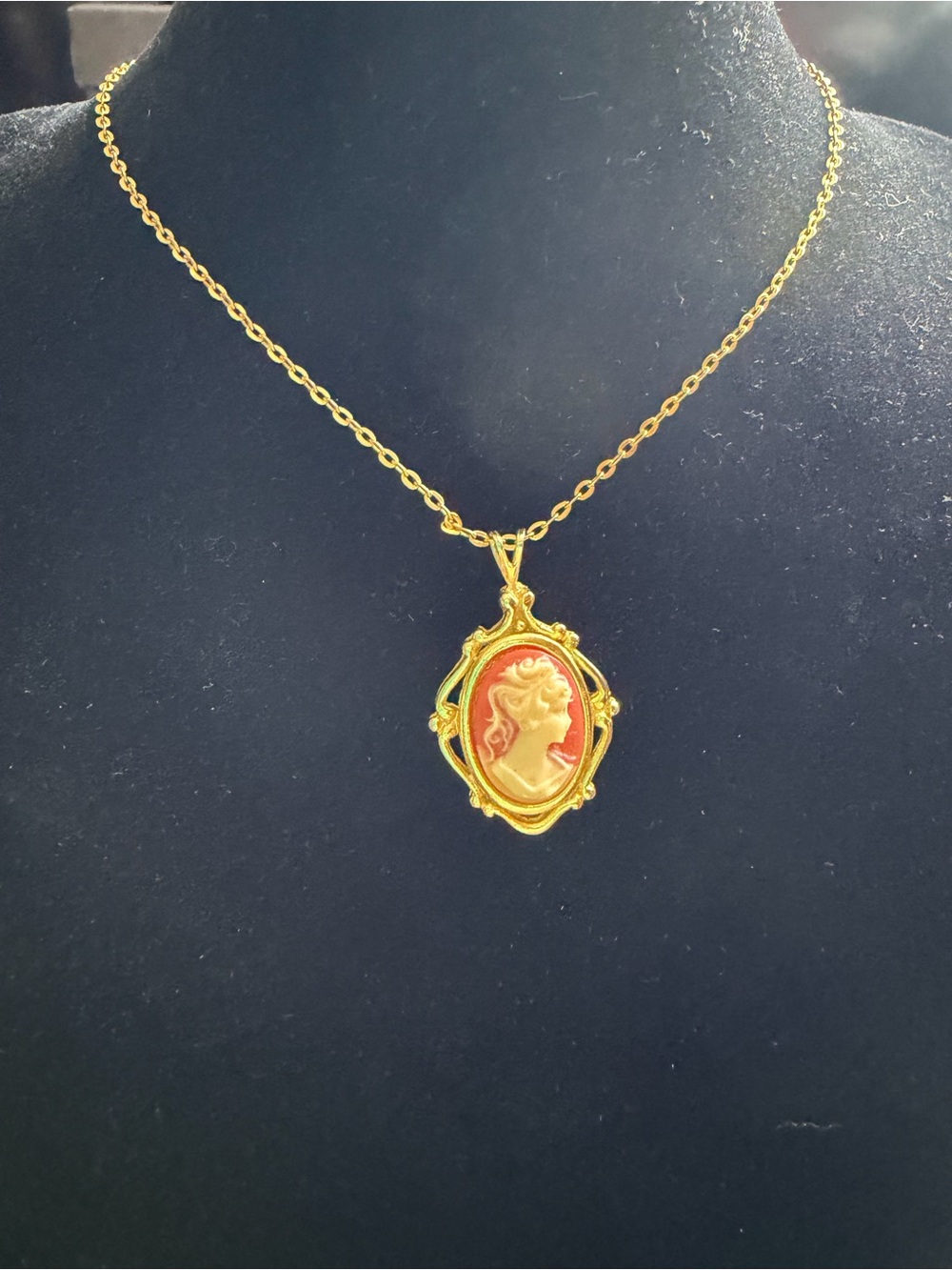 Vintage Cameo Pendant Necklace Gold Tone Coral Cream Victorian Revival